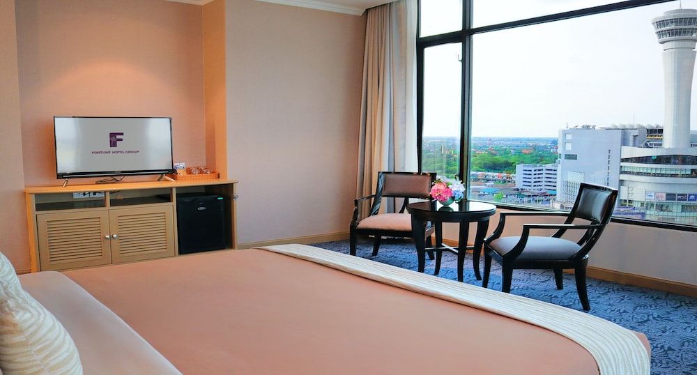 Fortune Hotel Korat Suite with City View 6