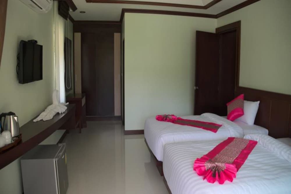 Palm Kiri Resort Family Bungalow 4