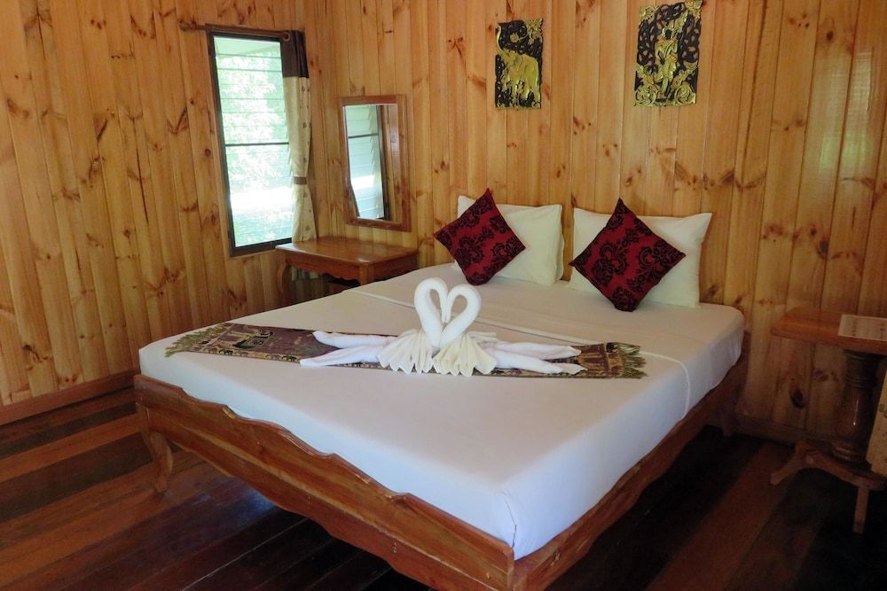 Macura Resort Deluxe Tree House, 1 King Bed, Balcony 4