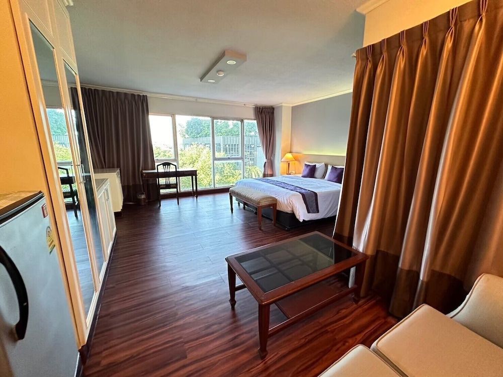 The Step Sathon Studio Suite 12