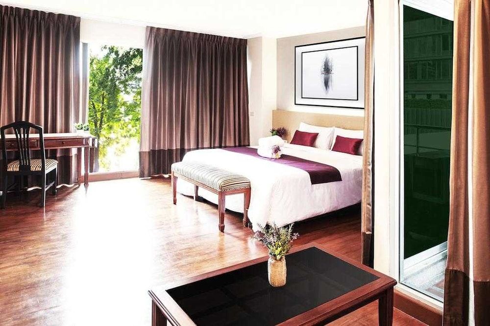 undefined Collection O The Step Sathorn 4