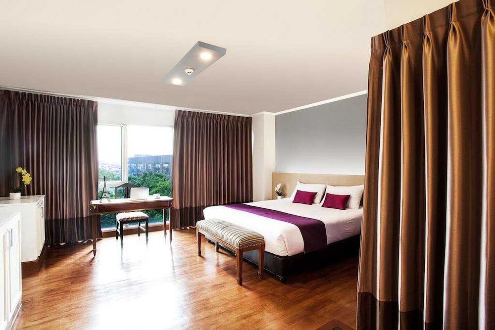 undefined Collection O The Step Sathorn 5