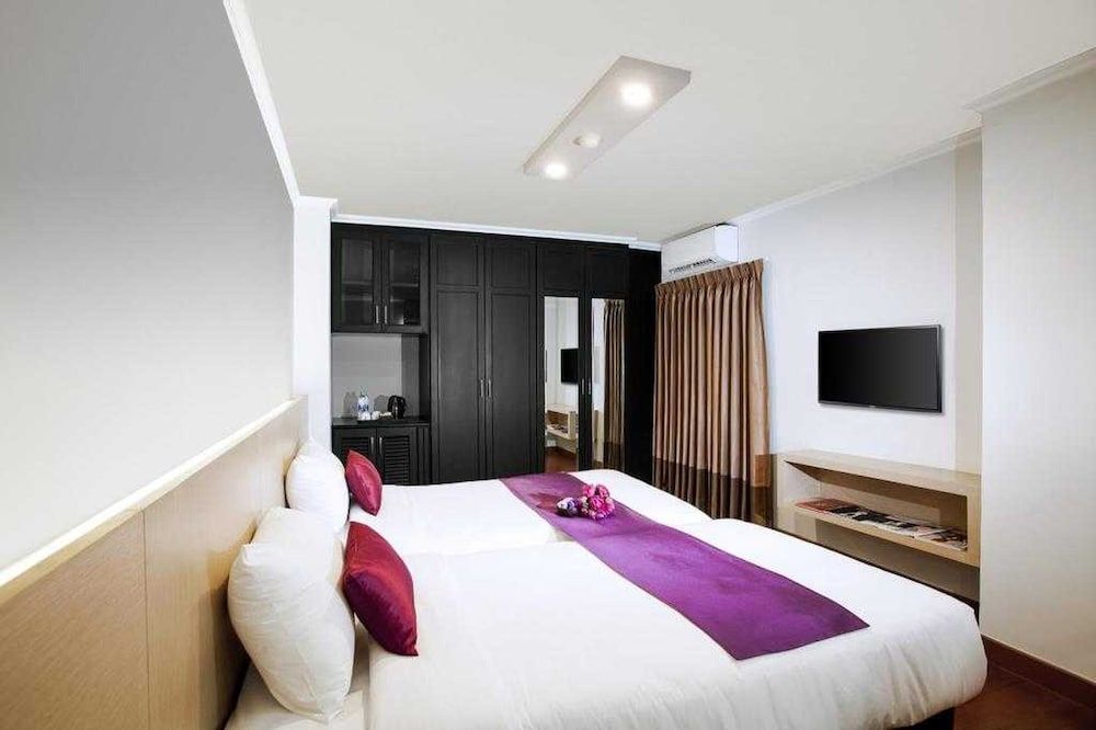 undefined Collection O The Step Sathorn 7