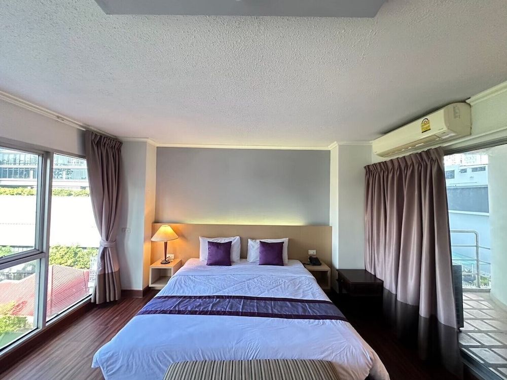 The Step Sathon Studio Suite 7