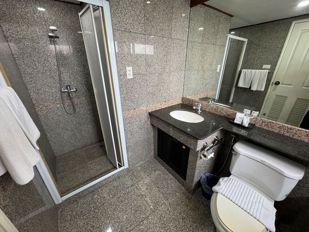 The Step Sathon Studio Suite 17