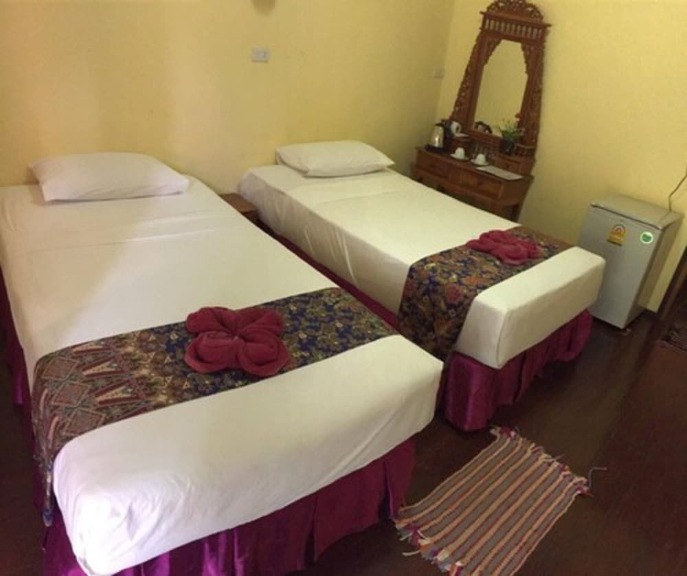 Lanta Pearl Beach Resort Basic Bungalow (with Air Condition) 2