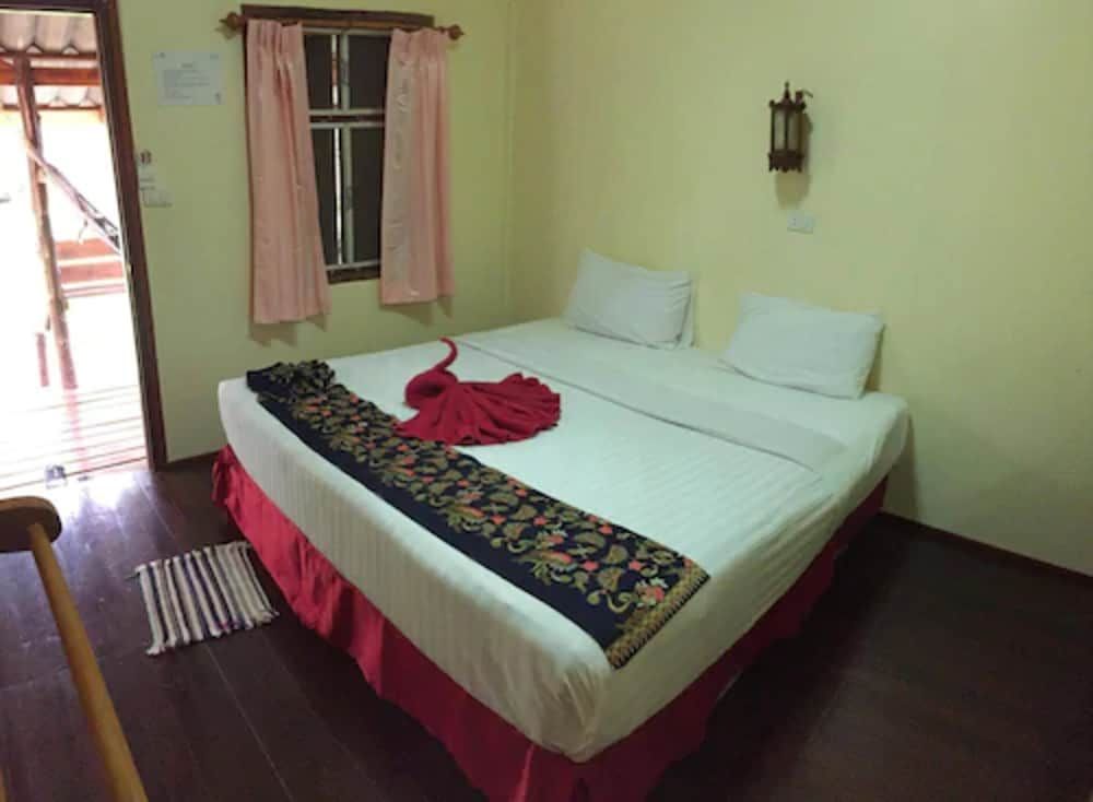 Lanta Pearl Beach Resort Basic Bungalow (with Air Condition)