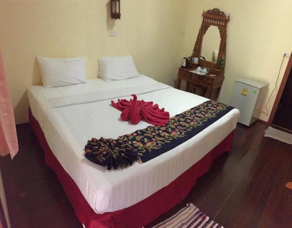 Lanta Pearl Beach Resort Basic Bungalow (with Air Condition) 3