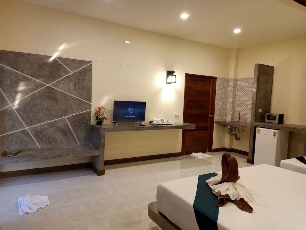 Lanta Pearl Beach Resort Bungalow, 2 Double Beds, Garden View (with Air Condition) 13