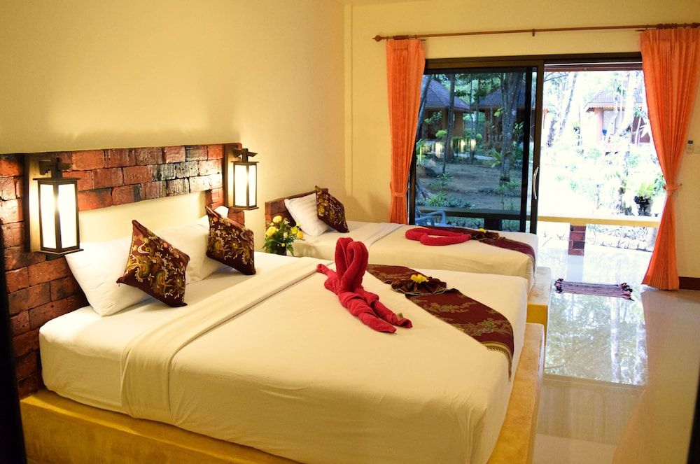 Lanta Pearl Beach Resort Bungalow (with Air Condition) 7