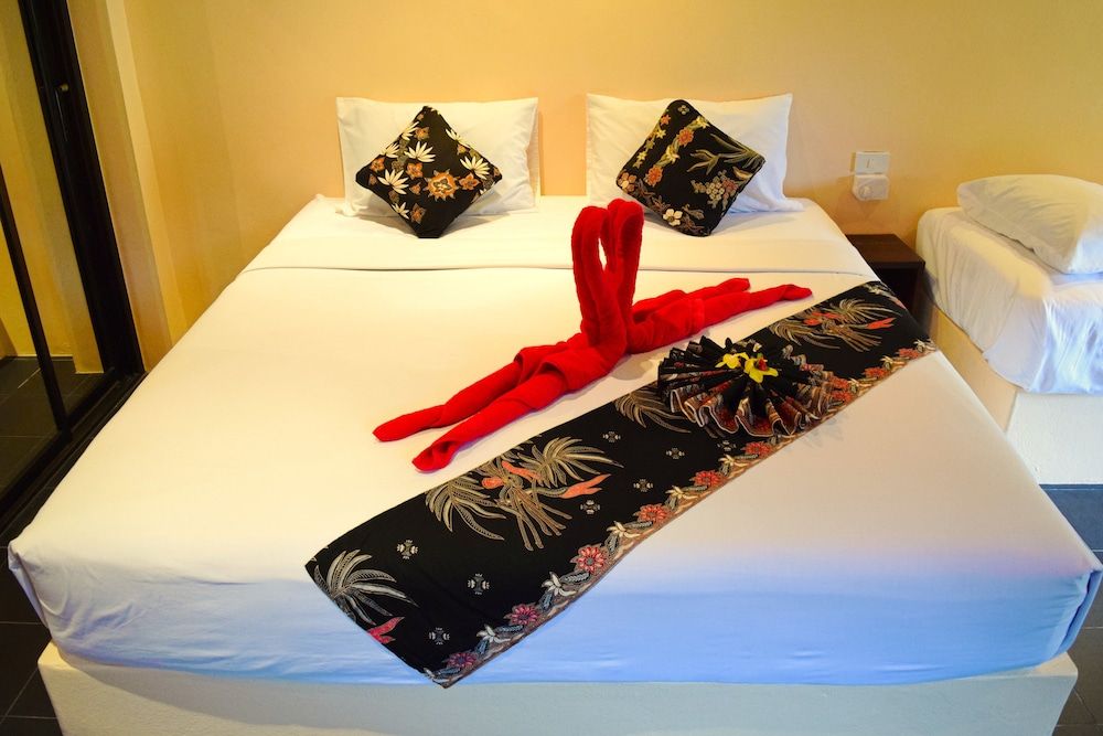 Lanta Pearl Beach Resort Bungalow (with Air Condition)