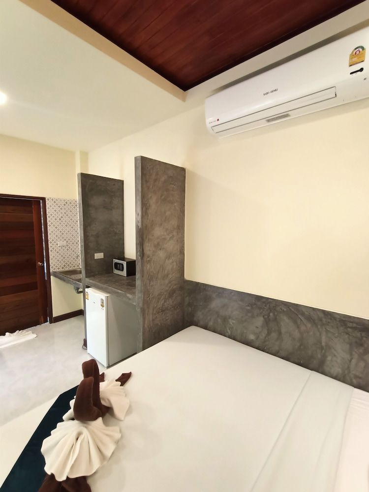 Lanta Pearl Beach Resort Bungalow, 2 Double Beds, Garden View (with Air Condition) 5