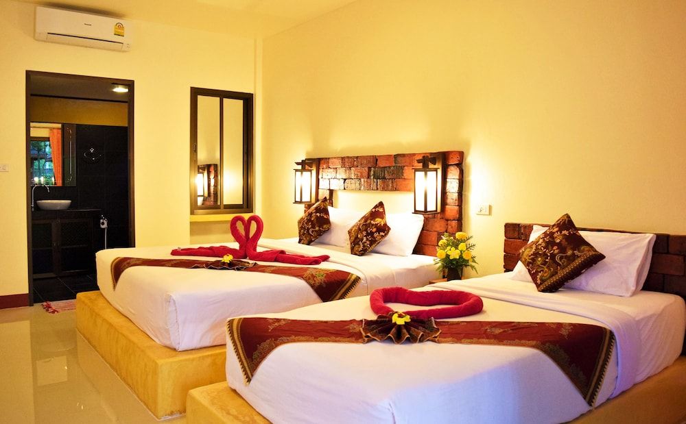 Lanta Pearl Beach Resort Bungalow (with Air Condition) 4