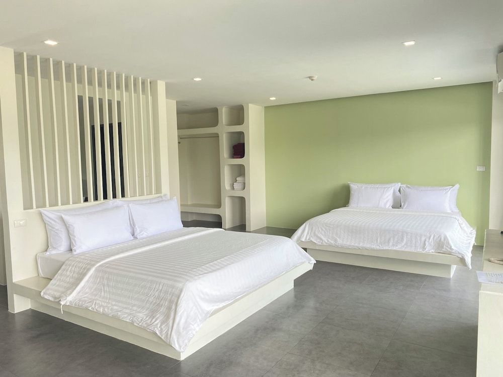 Panitar Haus Family Room 2