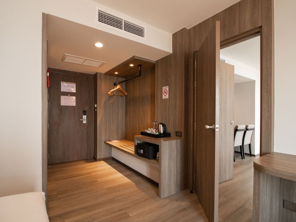 Fortune View Khong Hotel Nakhon Phanom Suite Room with River View 10