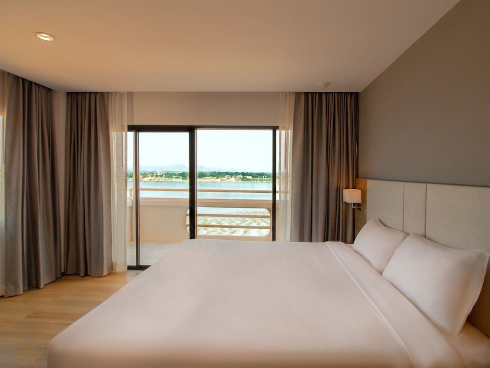 Fortune View Khong Hotel Nakhon Phanom Suite Room with River View 5