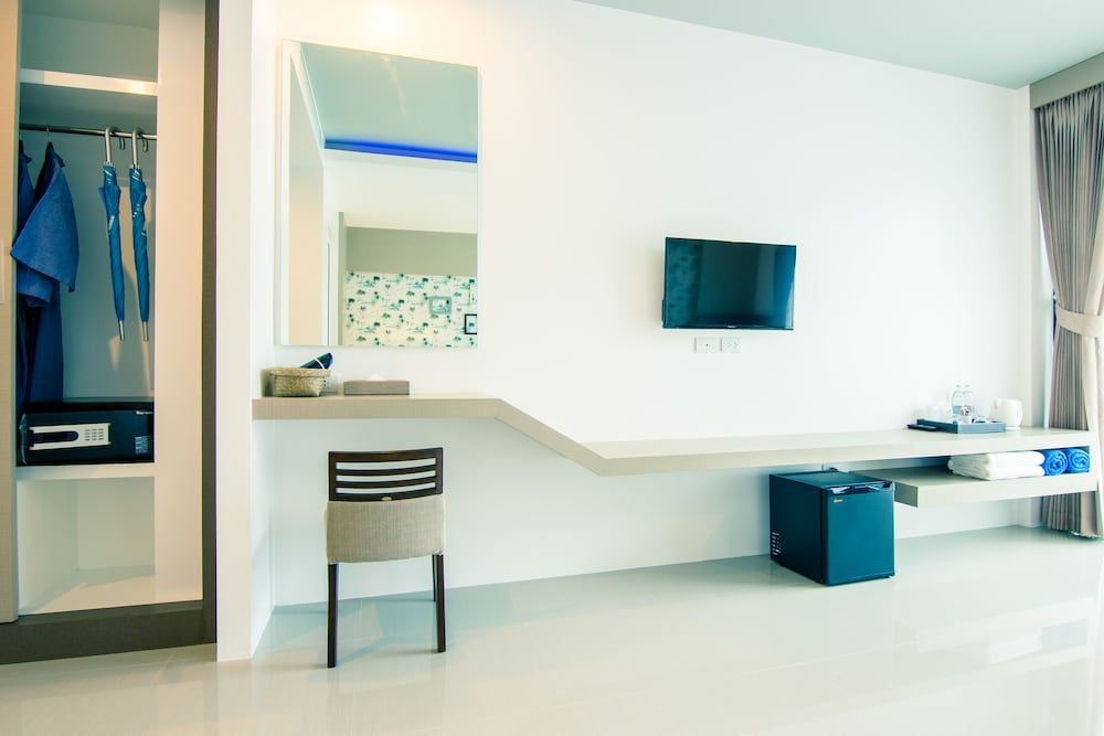 The Phu Beach Hotel Deluxe Double Room, Pool Access 15