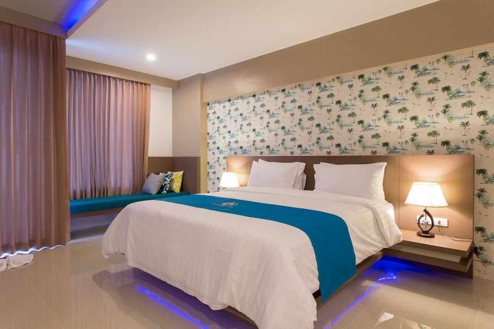 The Phu Beach Hotel Deluxe Double Room, Pool Access 5