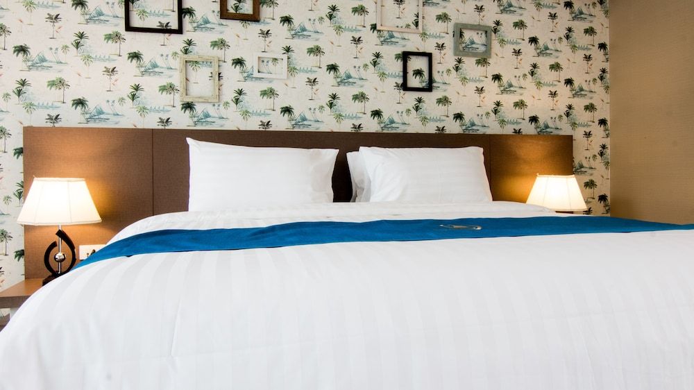 The Phu Beach Hotel Deluxe Double Room, Pool Access 2