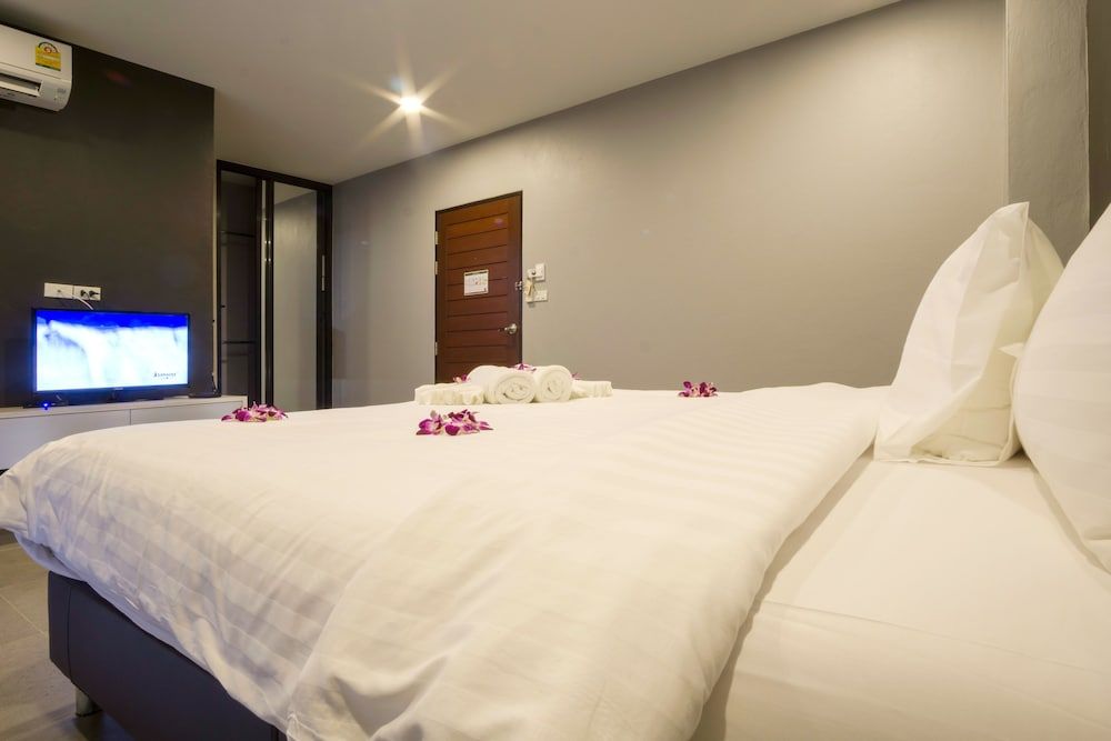 C Cha-am Hotel Modern Room Double 4