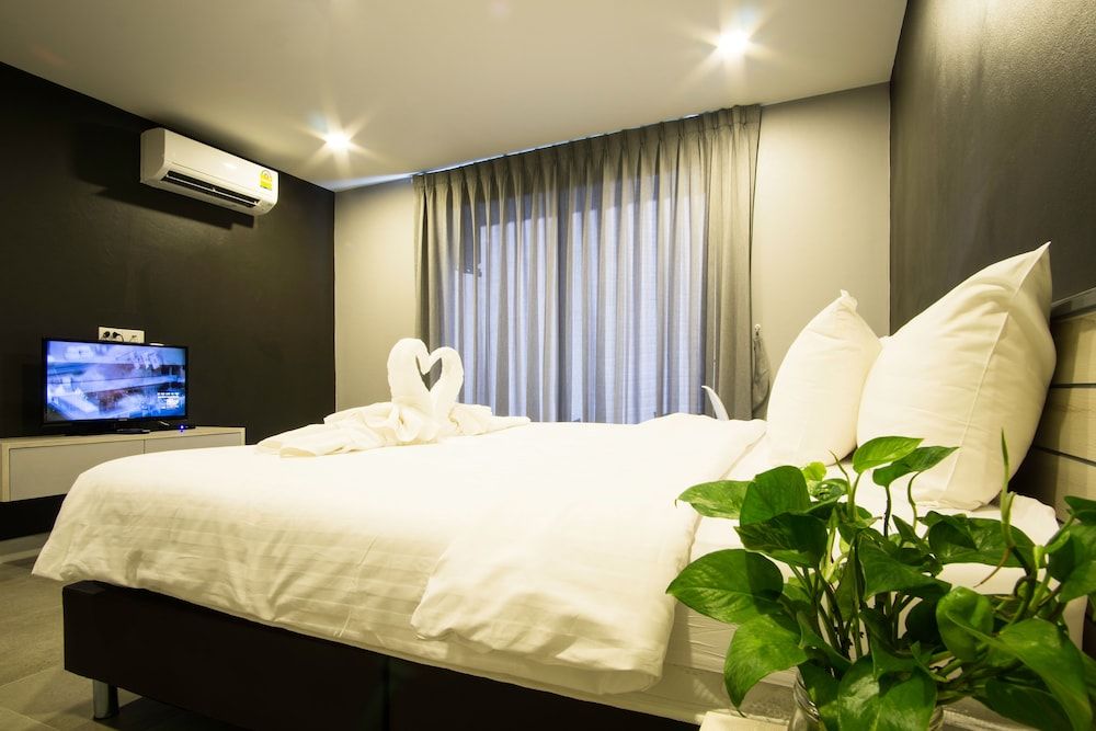 C Cha-am Hotel Modern Room Double 2