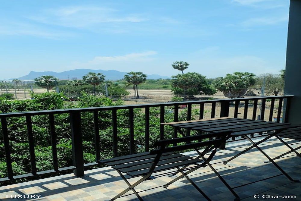 C Cha-am Hotel Modern Room Double 6