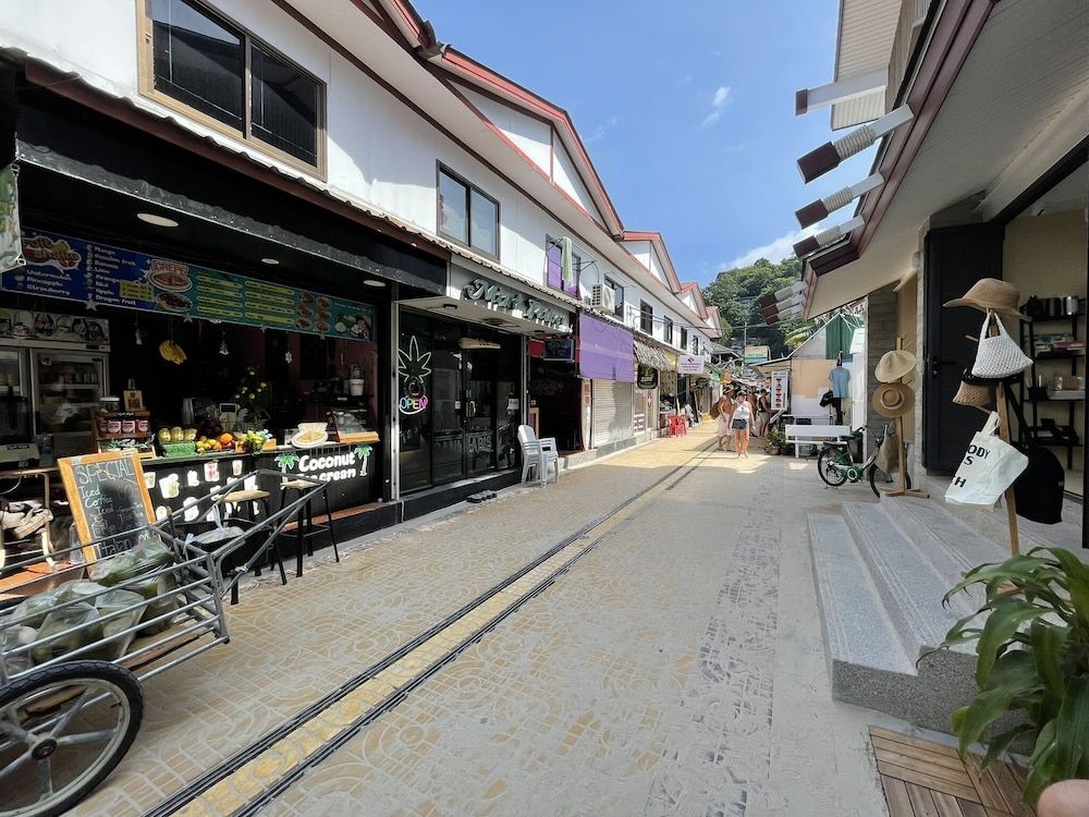 undefined Twin Palms Hostel Phi Phi 8