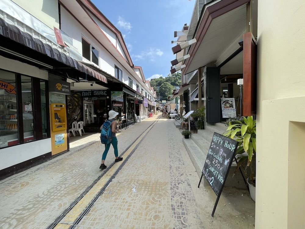 undefined Twin Palms Hostel Phi Phi 9