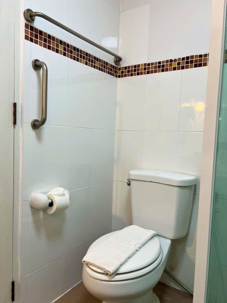 Chateau de Khaoyai Hotel & Resort Standard Monet Twin Room 6