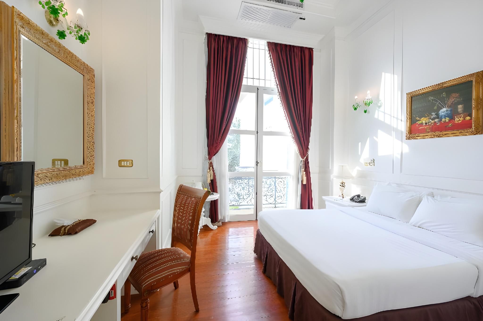 Standard Room with King Bed