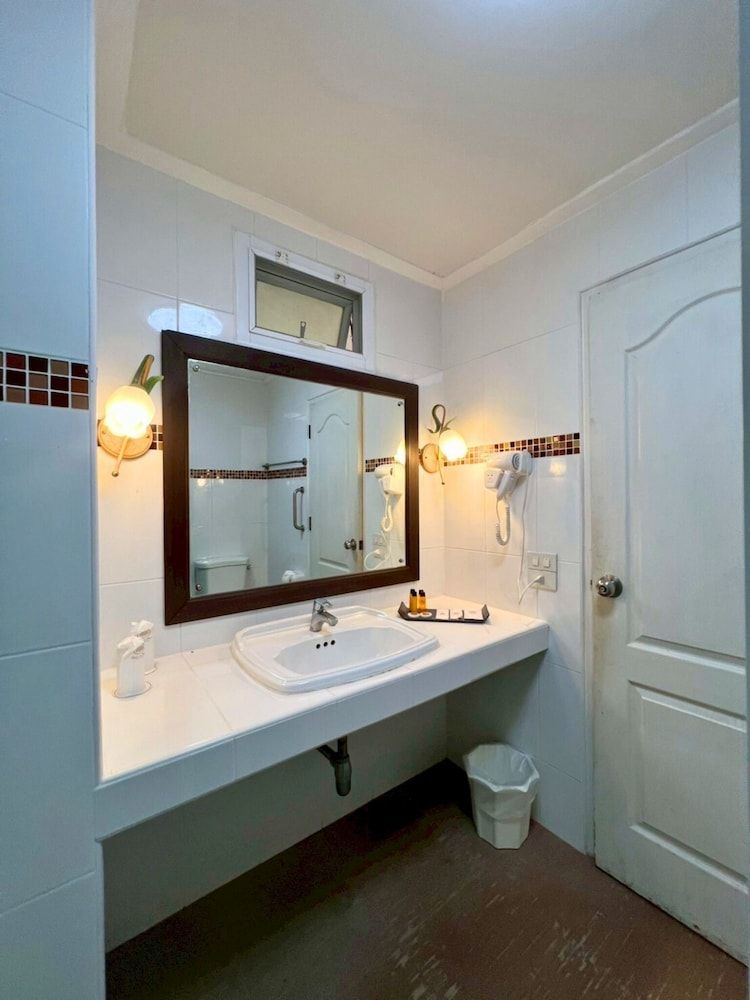 Chateau de Khaoyai Hotel & Resort Standard Monet Twin Room 13