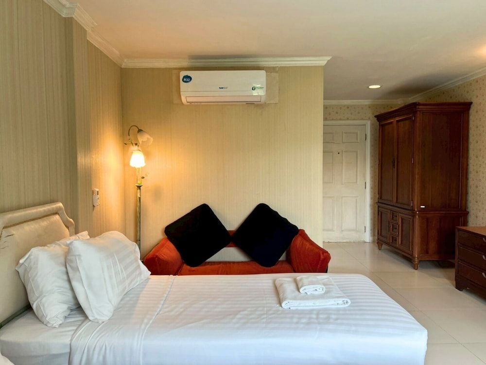 Chateau de Khaoyai Hotel & Resort Standard Monet Twin Room