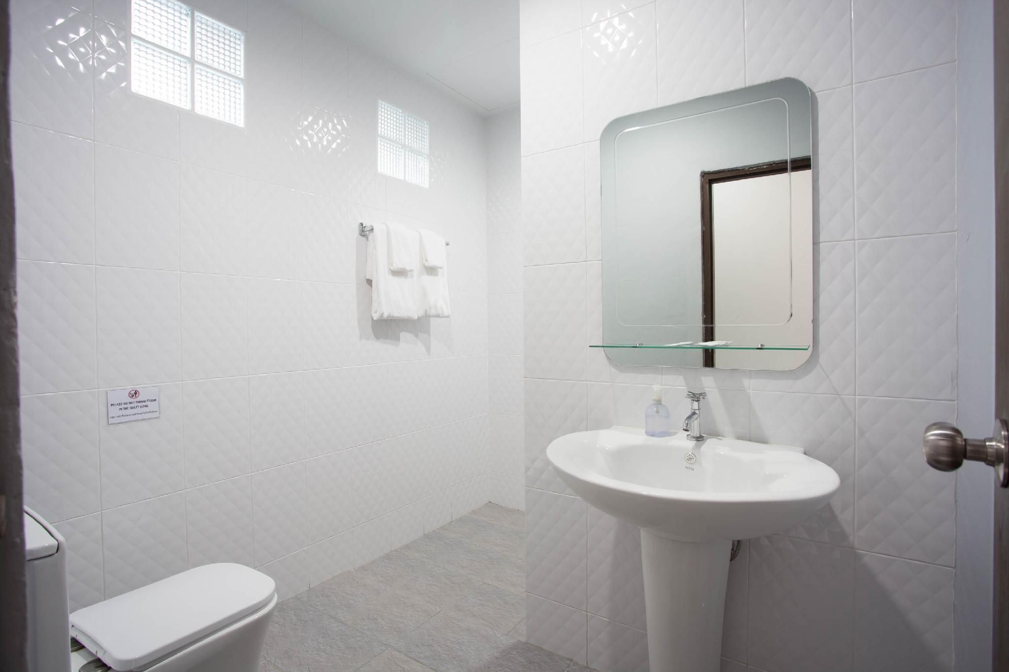 Arawan Beach Resort Krabi Standard Room with King Bed 3