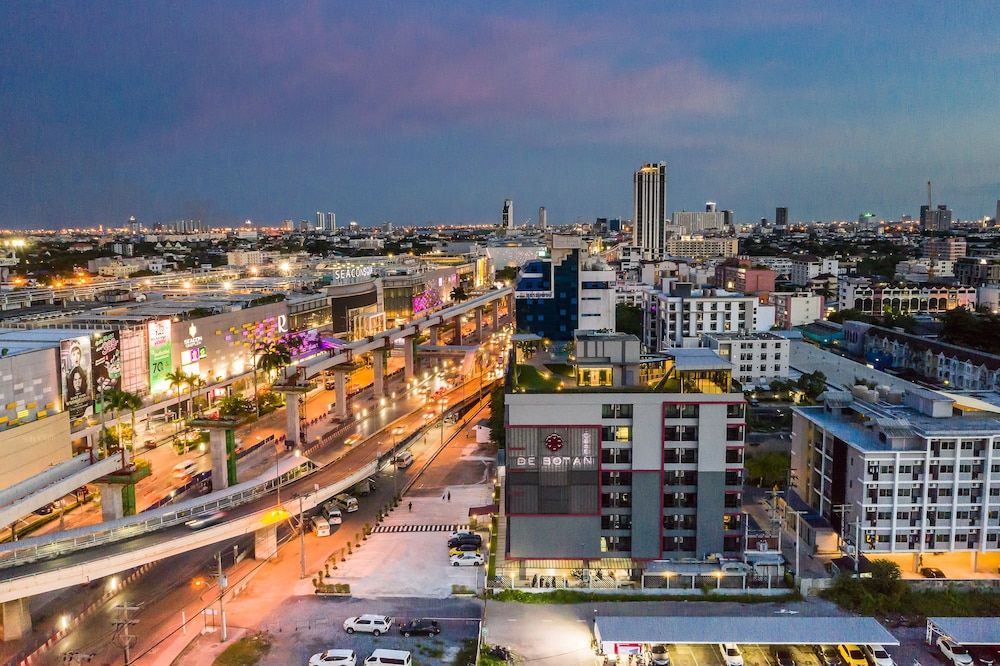 De Botan Srinakarin Hotel & Residence Deluxe Room, 2 Twin Beds 6