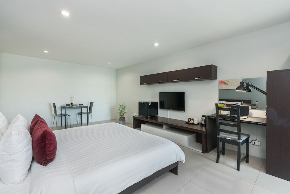 undefined De Botan Srinakarin Hotel & Residence 4