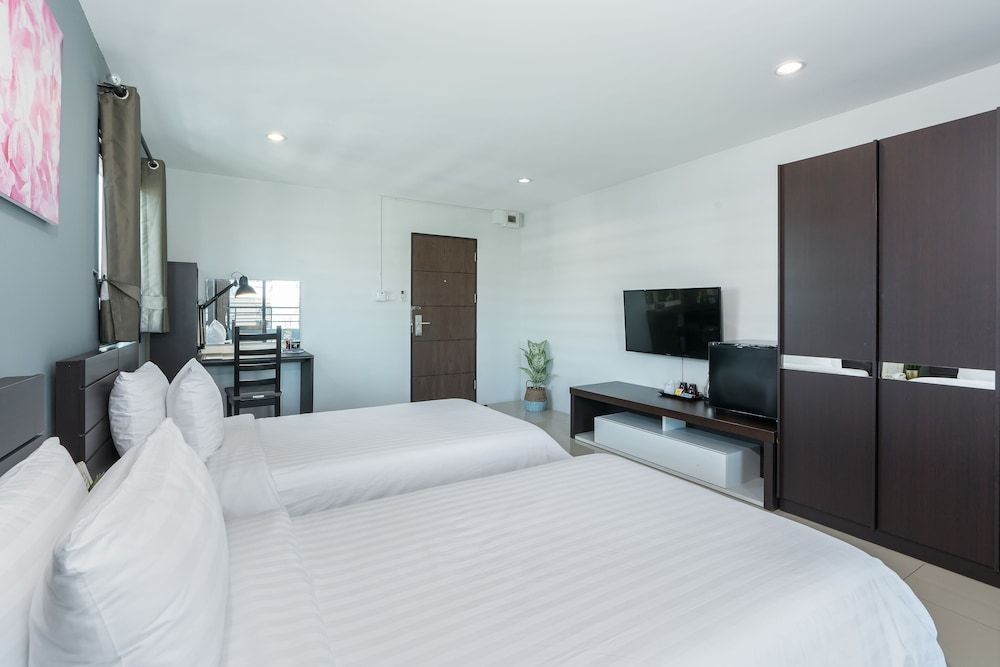 De Botan Srinakarin Hotel & Residence Deluxe Room, 2 Twin Beds 4