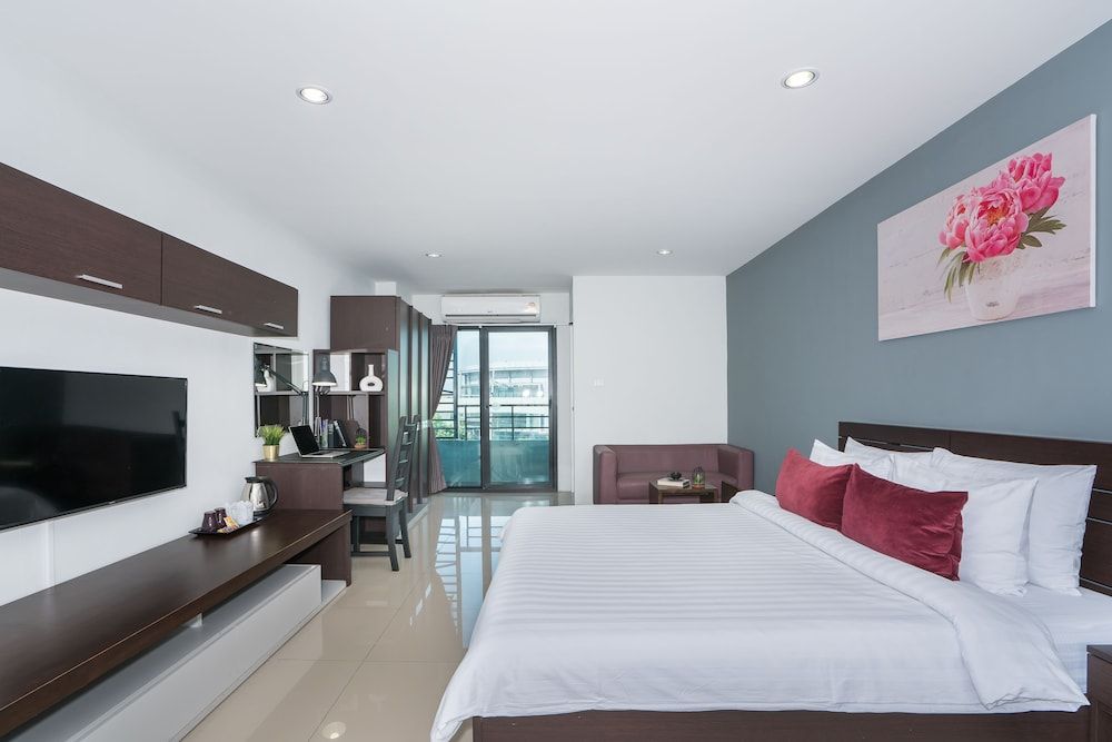 undefined De Botan Srinakarin Hotel & Residence 9