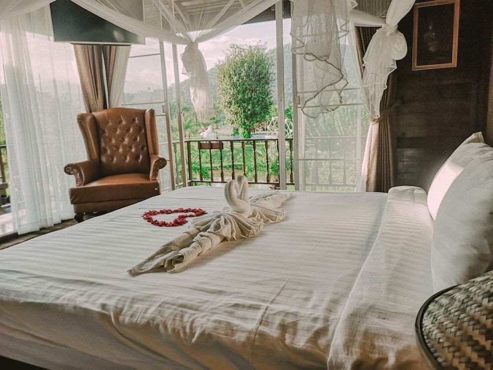 Mountain View Pool Villa (Phumektawan)
