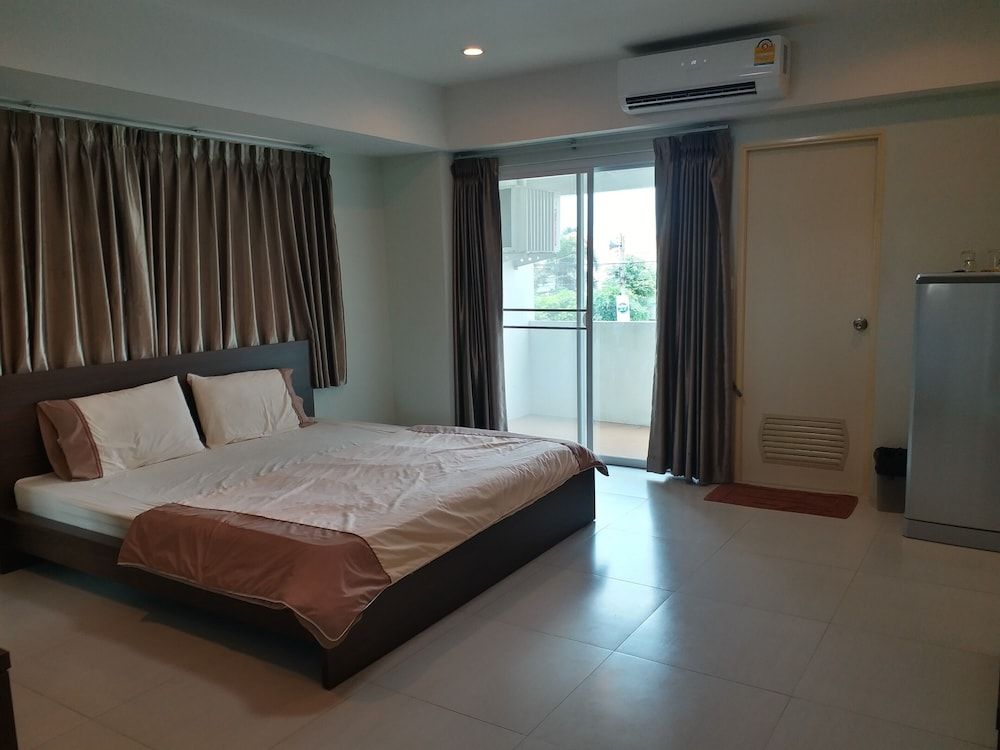 TongPrasit Place Standard Double Room 2