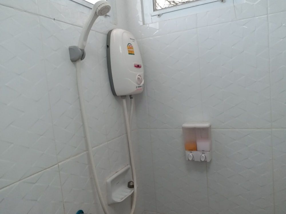 TongPrasit Place Standard Twin Room 15