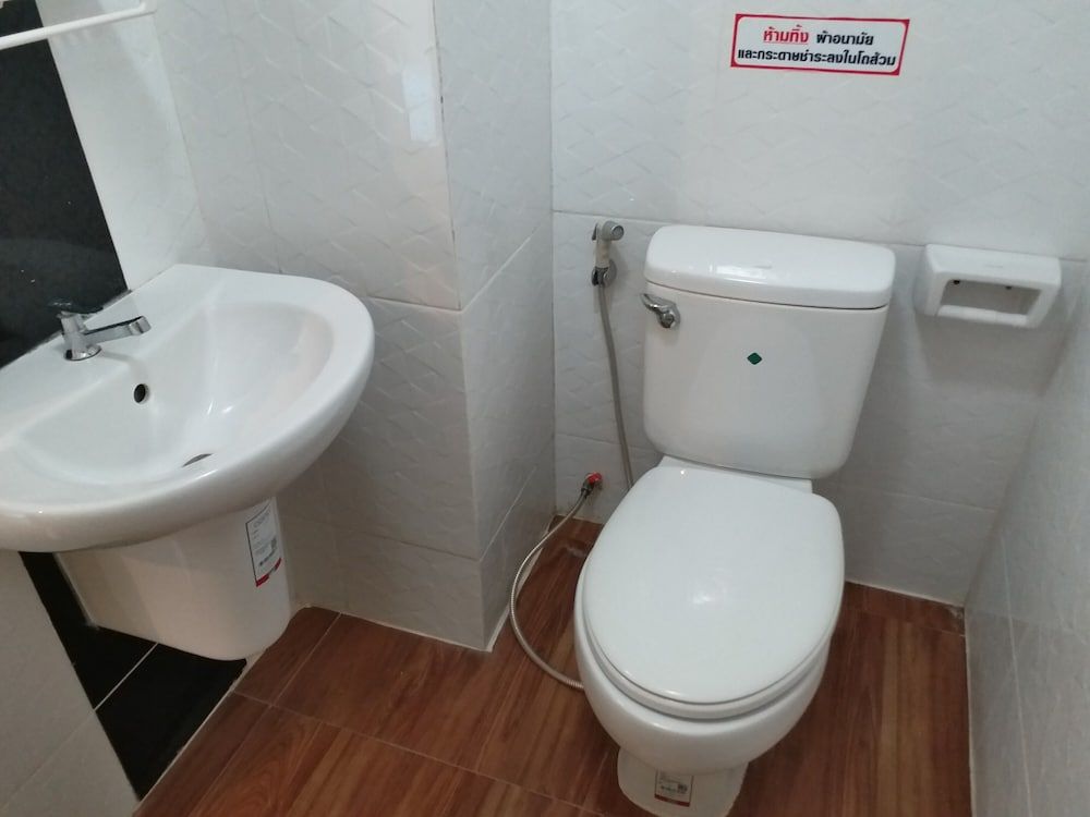 TongPrasit Place Standard Twin Room 13