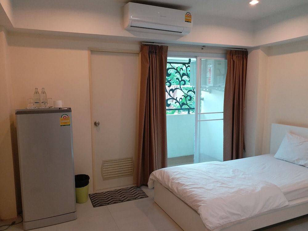 TongPrasit Place Standard Twin Room 5