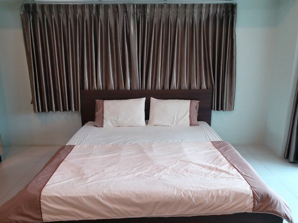 TongPrasit Place Standard Double Room 3