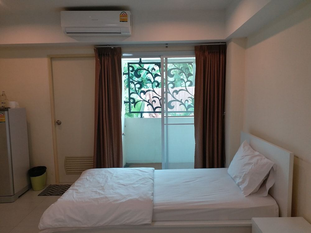 TongPrasit Place Standard Twin Room 8