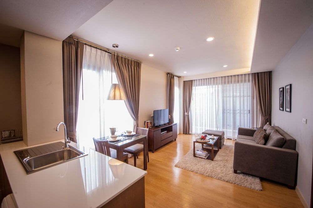 Burgundy Residence One Bedroom Suite 12