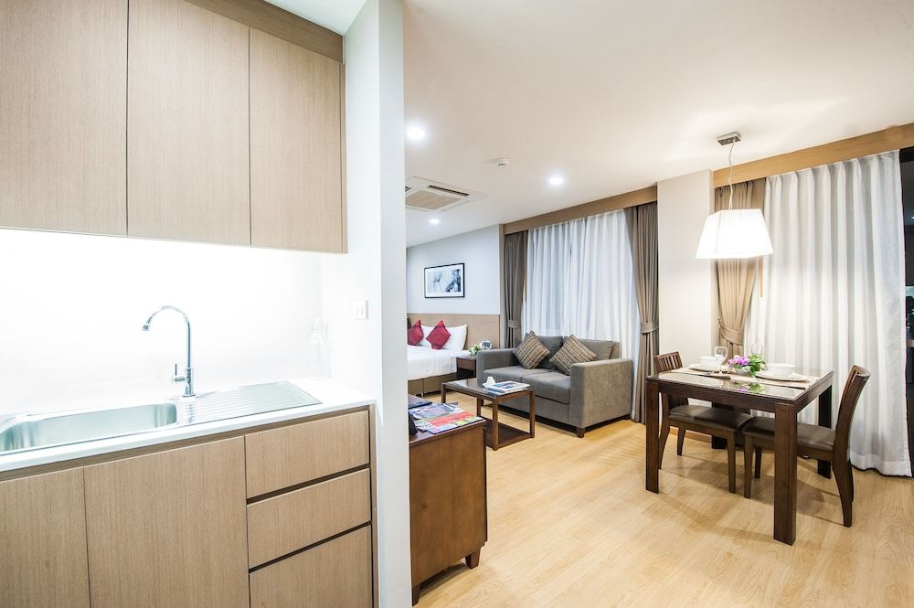 Burgundy Residence Studio Suite 5