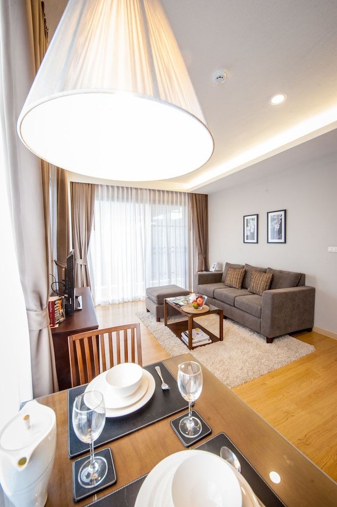 Burgundy Residence One Bedroom Suite 10