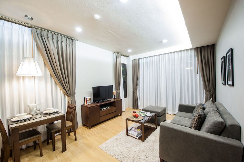 Burgundy Residence One Bedroom Suite 7