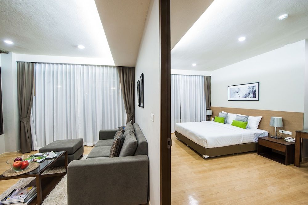 Burgundy Residence One Bedroom Suite 2