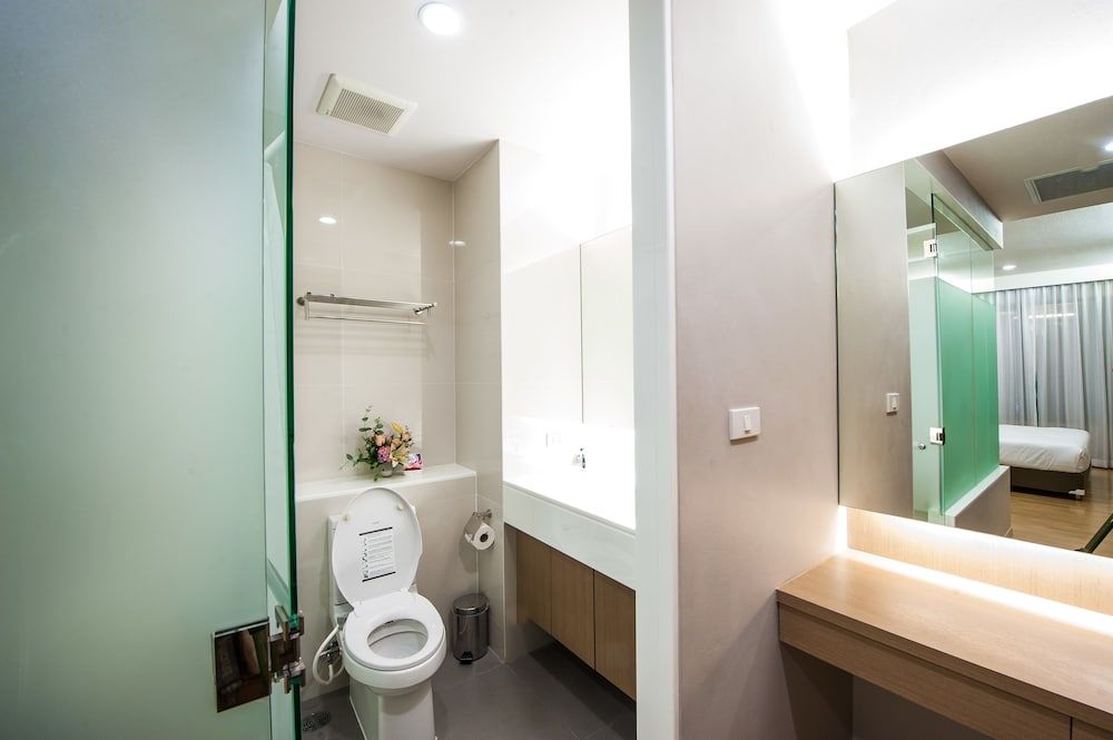 Burgundy Residence One Bedroom Suite 6